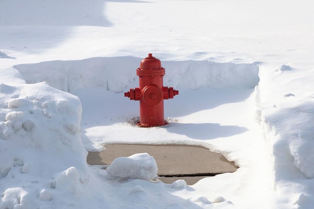 Обслуживание пожарных кранов в условиях низких температур и экстремальных климатических условий