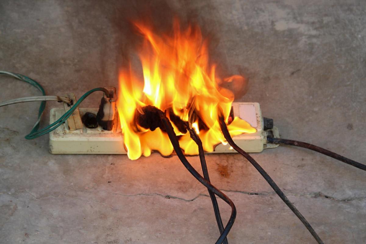 Электричество и пожароопасные материалы